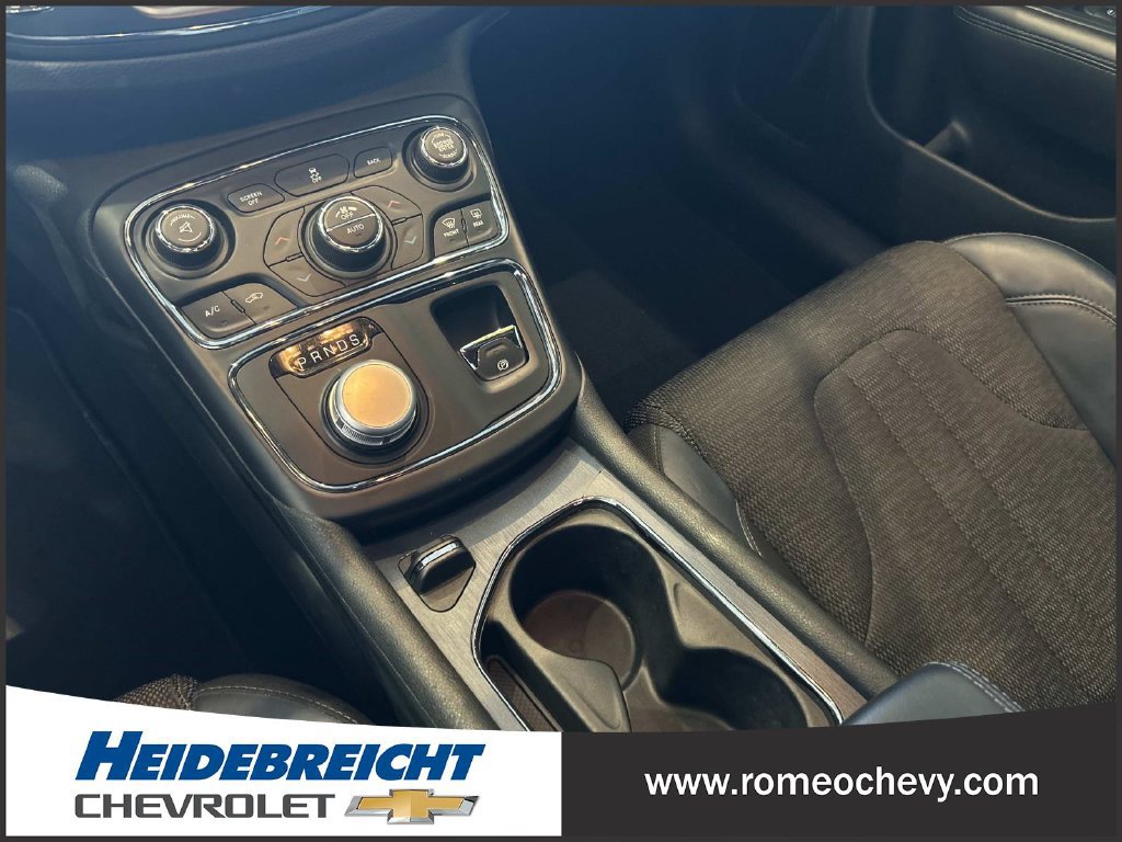 Used 2015 Chrysler 200 S w/ Comfort Group FWD image 25