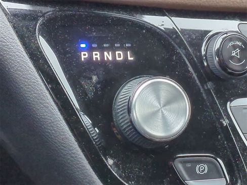 Used 2017 Chrysler Pacifica Limited image 32