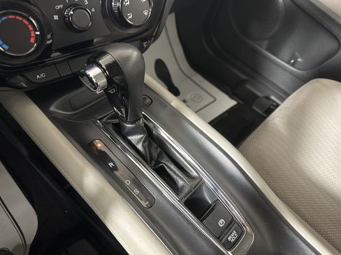 Used 2017 Honda HR-V LX image 16