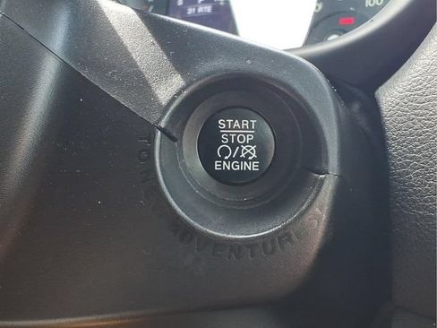 Used 2017 Jeep Renegade Latitude AWD/4WD image 12