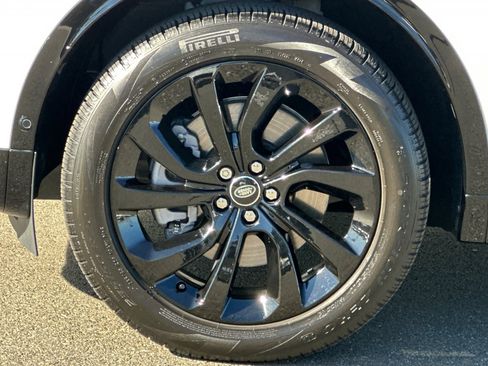 Certified 2025 Land Rover Discovery Sport Dynamic SE image 33