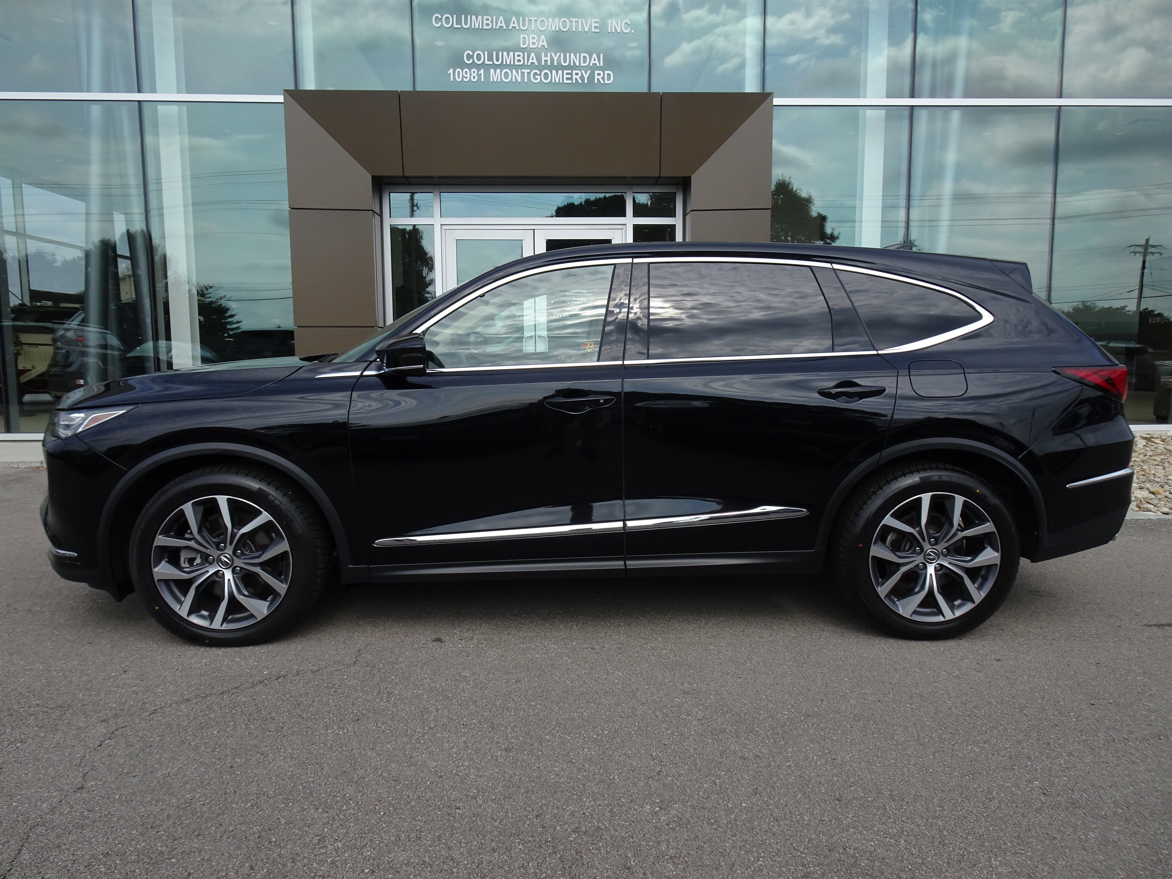 Used 2023 Acura MDX w/ Technology Package AWD/4WD image 2