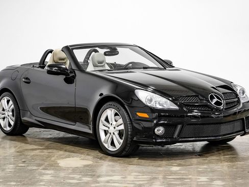 Used 2011 Mercedes-Benz SLK 300 image 8