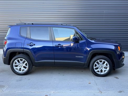 Used 2017 Jeep Renegade Latitude w/ Cold Weather Group AWD/4WD image 10