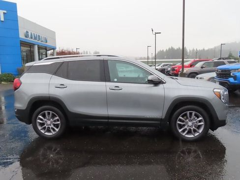 Certified 2023 GMC Terrain SLT image 8