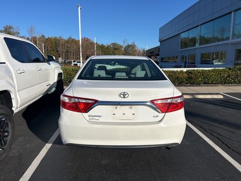 Used 2015 Toyota Camry LE image 6