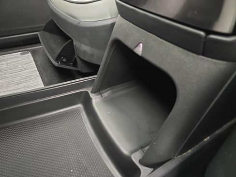 Used 2023 Rivian R1S Adventure image 30