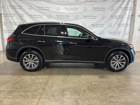 Used 2025 Mercedes-Benz GLC 300 4MATIC image 3