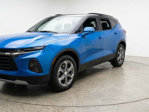 Used 2025 Chevrolet Blazer LT image 3