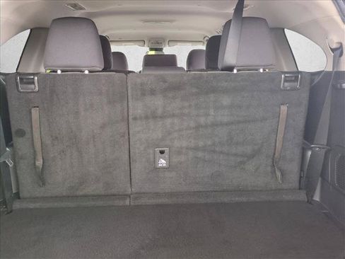 Used 2021 Toyota Highlander LE FWD image 6