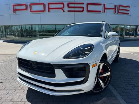 Certified 2023 Porsche Macan S AWD/4WD image 1