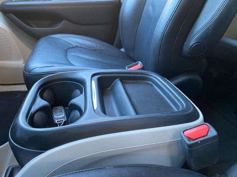 Used 2017 Chrysler Pacifica Touring-L image 51