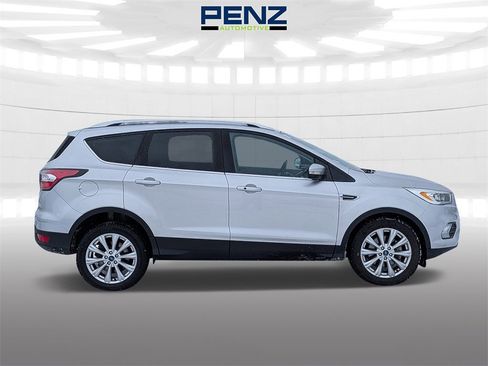 Used 2017 Ford Escape Titanium image 2