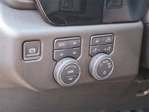 Certified 2025 Chevrolet Silverado 1500 LT image 33