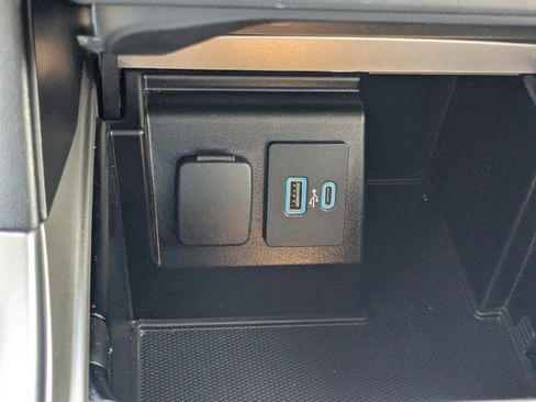 Used 2020 Ford Explorer XLT w/ Equipment Group 202A image 27