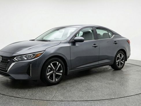 Used 2025 Nissan Sentra SV FWD image 3