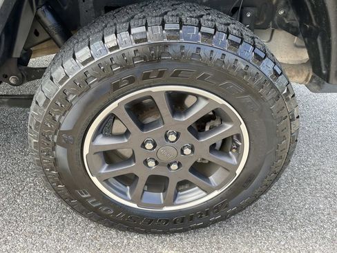 Used 2020 Jeep Gladiator Overland AWD/4WD image 11