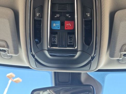 Used 2023 Jeep Grand Cherokee Laredo X image 44