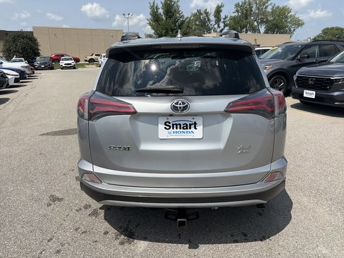 Used 2018 Toyota RAV4 XLE AWD/4WD image 6
