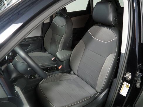 Used 2024 Volkswagen Taos SE image 13