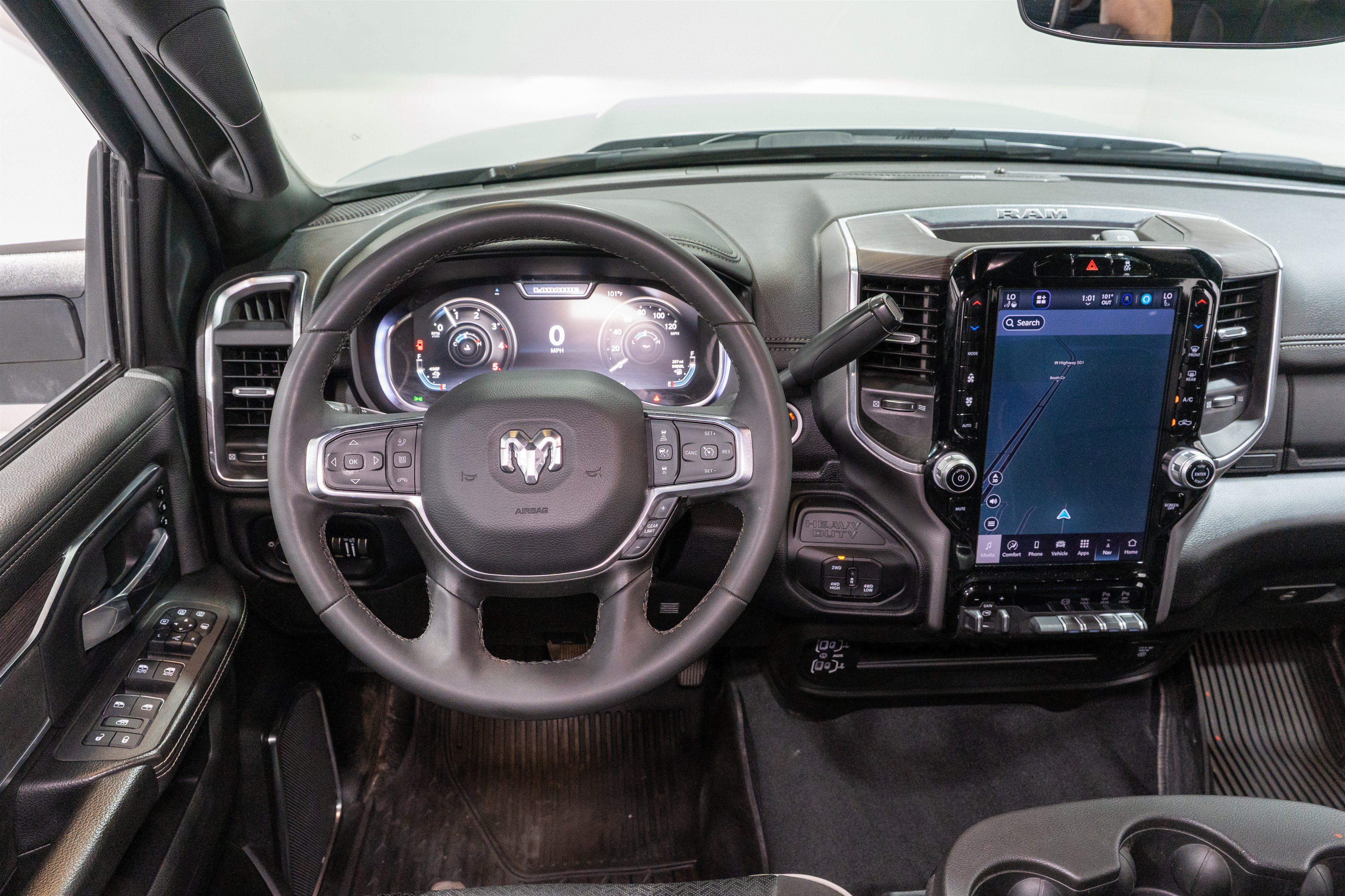 Used 2026 RAM 2500 Laramie AWD/4WD image 12