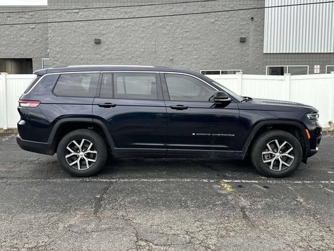 Used 2023 Jeep Grand Cherokee L Limited AWD/4WD image 2