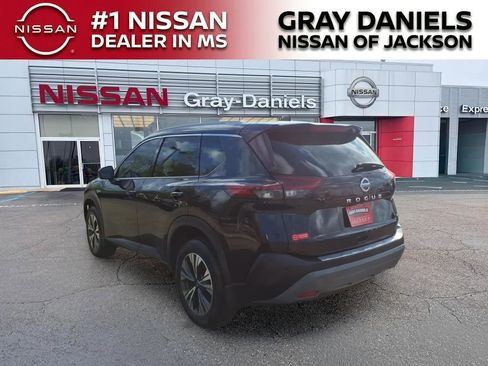 Used 2021 Nissan Rogue SV w/ Premium Package image 5