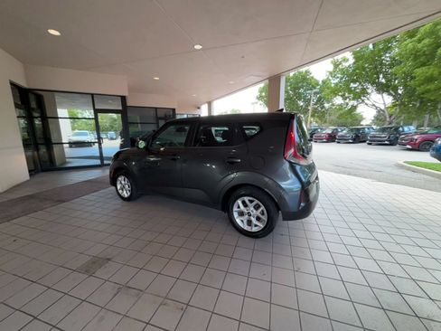 Used 2025 Kia Soul LX w/ LX Technology Package FWD image 8