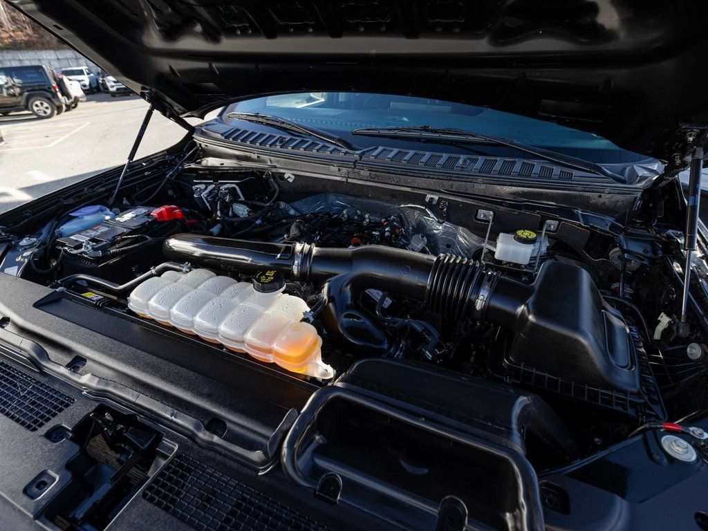 Used 2024 Ford Expedition XLT AWD/4WD image 28