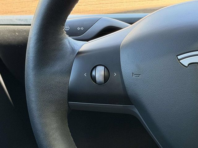 Used 2021 Tesla Model Y Long Range AWD/4WD image 25