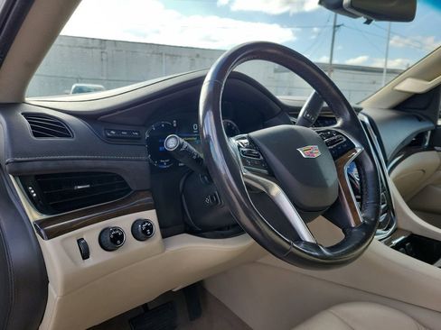 Used 2019 Cadillac Escalade Luxury image 26