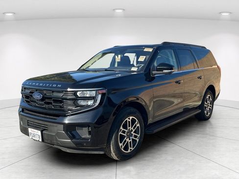 Used 2025 Ford Expedition Max Active AWD/4WD image 3