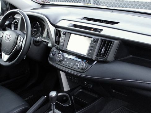 Used 2017 Toyota RAV4 Limited image 29