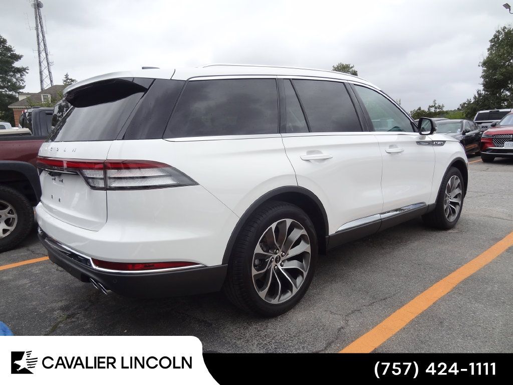 Used 2026 Lincoln Aviator AWD image 4