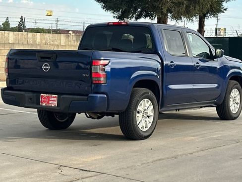 Used 2022 Nissan Frontier SV image 3