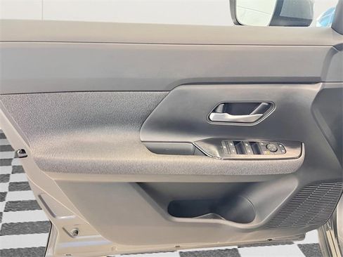 Used 2025 Nissan Kicks SV image 11