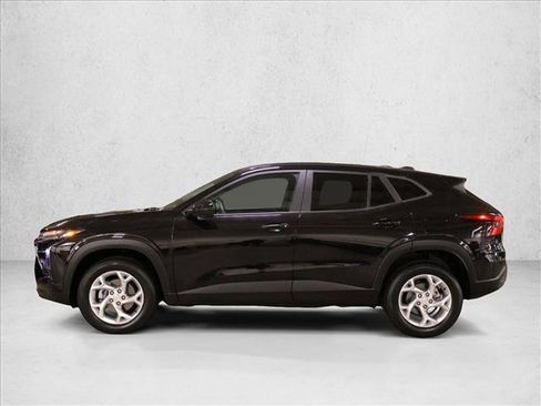 Used 2024 Chevrolet Trax LS w/ LS Convenience Package FWD image 11