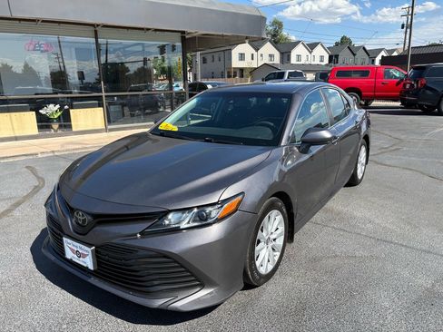 Used 2018 Toyota Camry LE FWD image 5
