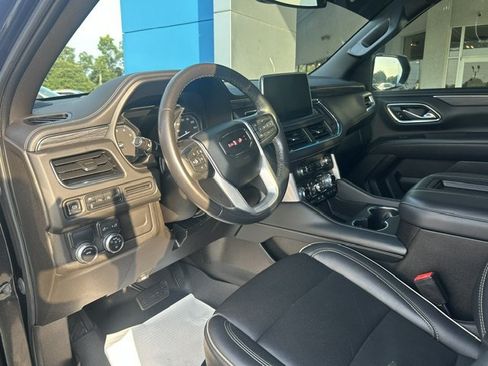 Used 2021 GMC Yukon XL SLT w/ Rear Media and Nav Package RWD image 17