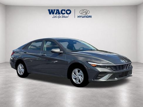 Used 2026 Hyundai Elantra SE FWD image 12