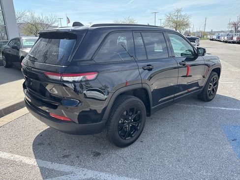 Used 2025 Jeep Grand Cherokee Altitude image 23