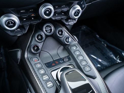 Used 2019 Aston Martin V8 Vantage Coupe RWD image 37