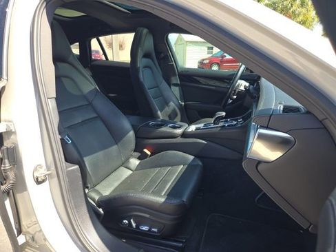 Used 2020 Porsche Panamera 4S image 11