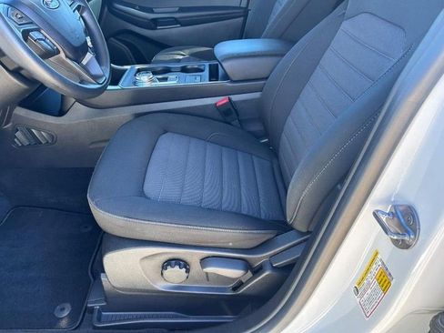 Used 2023 Ford Edge SE image 18