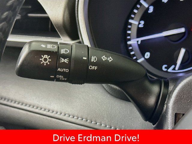 Used 2021 Toyota Highlander XLE FWD image 15