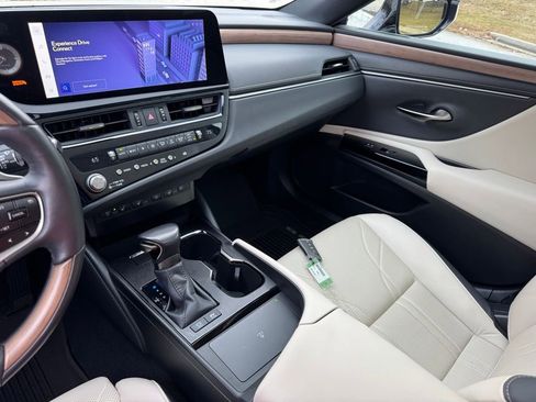Certified 2023 Lexus ES 300h Ultra Luxury image 33