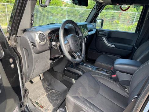 Used 2017 Jeep Wrangler Unlimited Sahara w/ Max Tow Package AWD/4WD image 27
