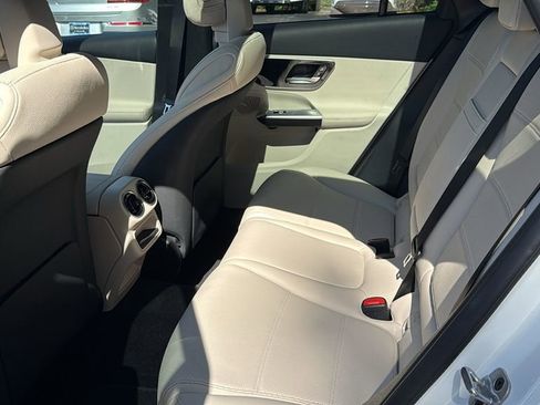 Used 2025 Mercedes-Benz GLC 300 4MATIC image 24