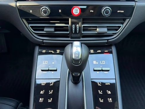 Certified 2026 Porsche Macan AWD/4WD image 13