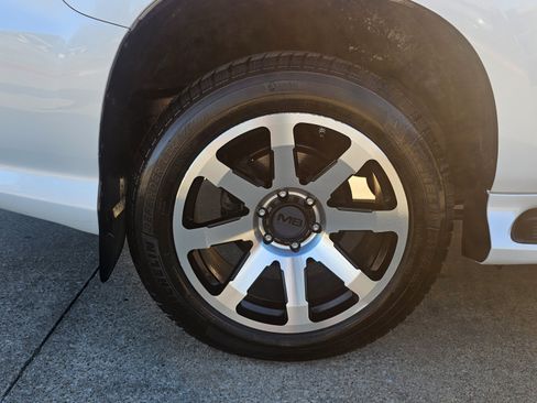Used 2014 Lexus GX 460 w/ Premium Package AWD/4WD image 15